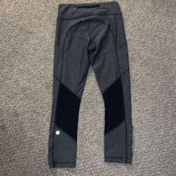 Lululemon crop leggings. 4 - Picture 4 of 12